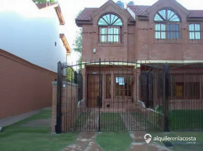 Triplex y departamento dúplex para 5 o 6 personas en Costa Azul