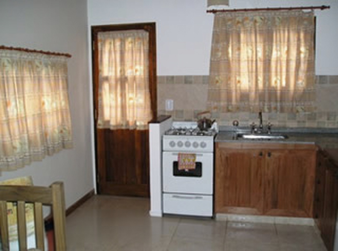 Cabañas con patio y parrilla a 700 metros del mar en Costa del Este miniatura 5