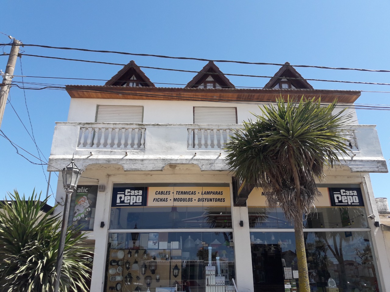 Dúplex en planta alta sobre Av. Acapulco, ideal para 4 personas miniatura 2