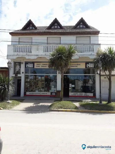 Dúplex en planta alta sobre Av. Acapulco, ideal para 4 personas foto 3