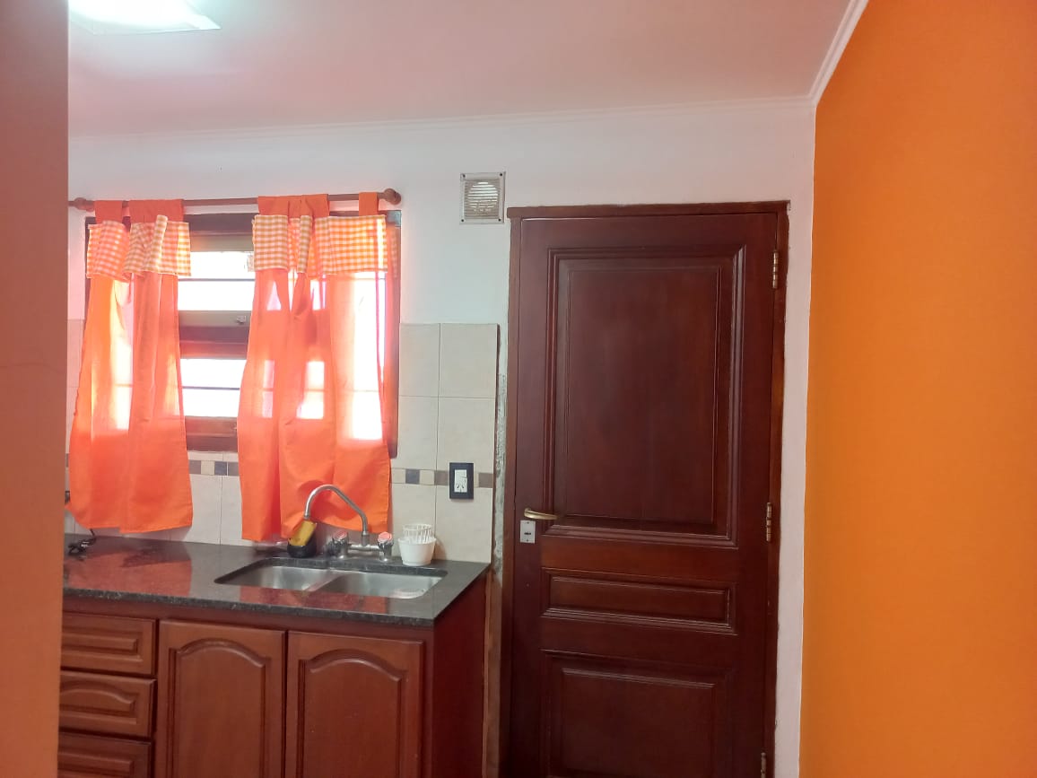 Dúplex en planta alta sobre Av. Acapulco, ideal para 4 personas miniatura 7