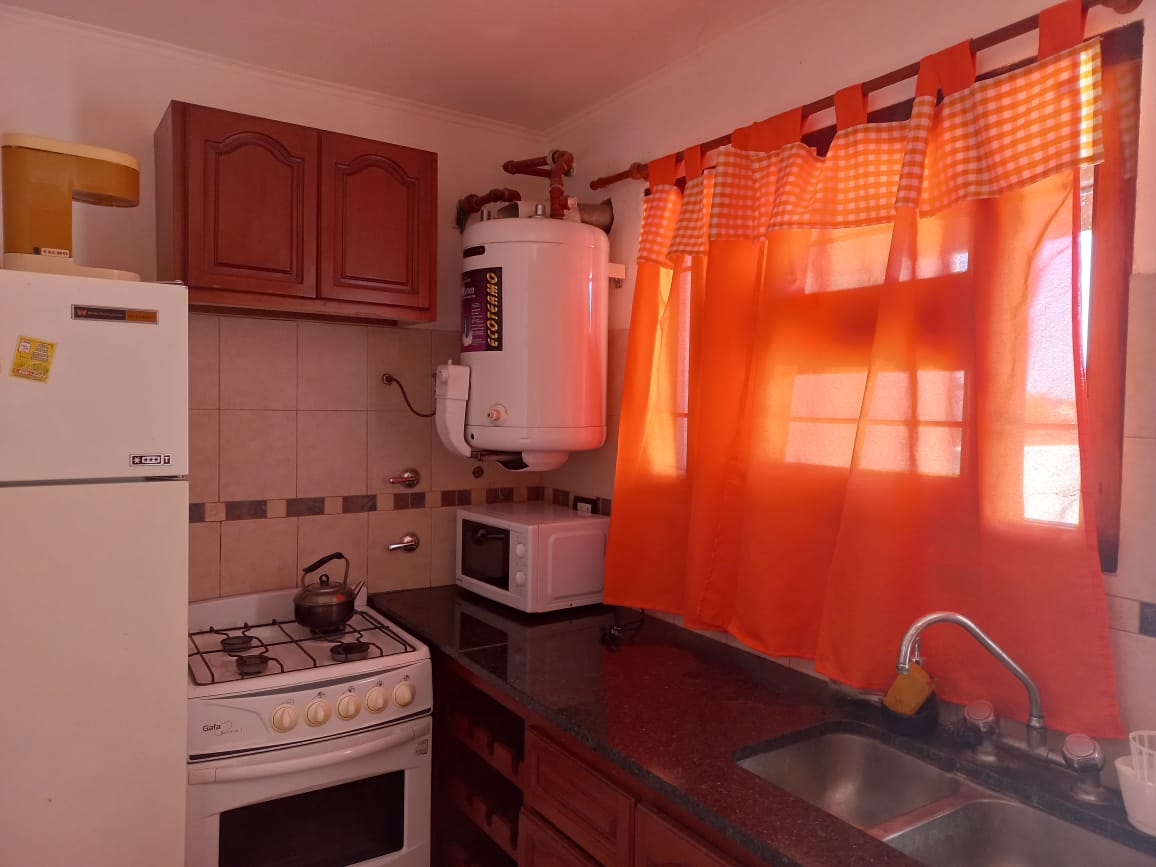 Dúplex en planta alta sobre Av. Acapulco, ideal para 4 personas miniatura 8