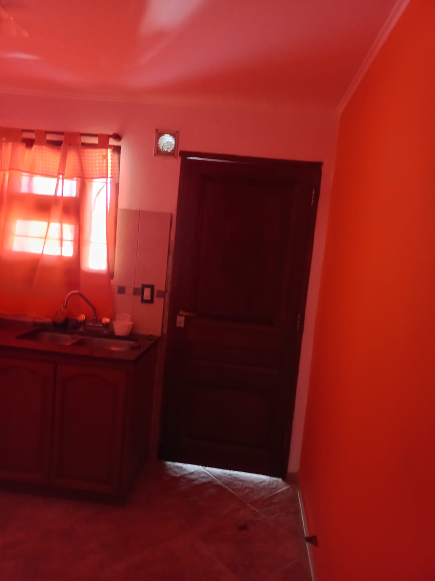 Dúplex en planta alta sobre Av. Acapulco, ideal para 4 personas miniatura 9