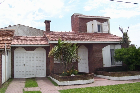 Chalet en zona centro a media cuadra del mar en Santa Clara