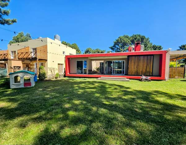 Casa de 3 dormitorios con aire acondicionado, parrilla y cochera en La Caleta miniatura 2