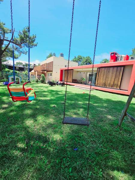 Casa de 3 dormitorios con aire acondicionado, parrilla y cochera en La Caleta miniatura 4