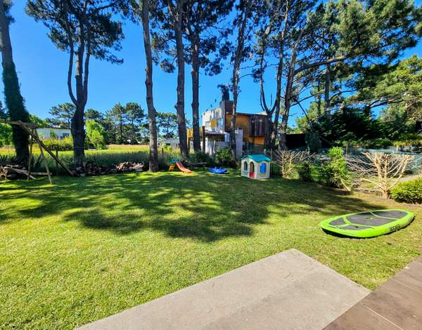 Casa de 3 dormitorios con aire acondicionado, parrilla y cochera en La Caleta miniatura 7