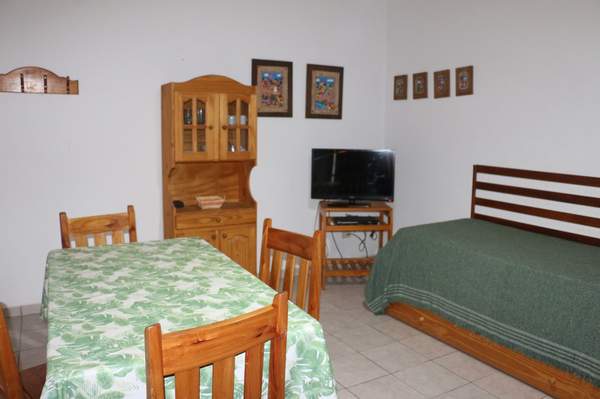 Departamentos para 2 y 4 personas a 1 cuadra del mar en Santa Clara del Mar miniatura 4