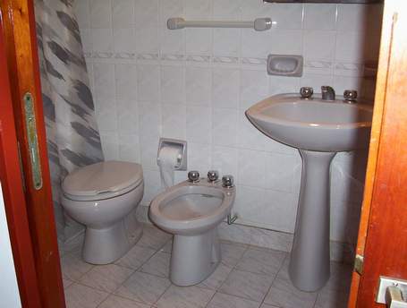 Dúplex para 6 personas con parque, parrilla y entrada para auto en Santa Clara miniatura 3