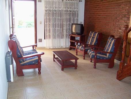 Dúplex para 6 personas con parque, parrilla y entrada para auto en Santa Clara miniatura 4