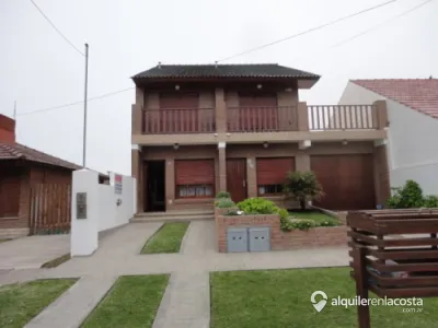 Dúplex amplio para 6 personas cerca del mar y del centro