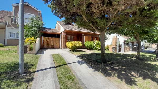 Chalet amplio para 6 personas a 3 cuadras del mar en Santa Clara miniatura 2