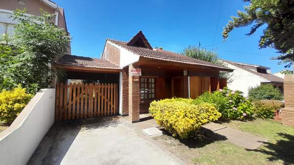 Chalet amplio para 6 personas a 3 cuadras del mar en Santa Clara miniatura 3