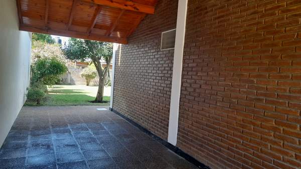 Chalet amplio para 6 personas a 3 cuadras del mar en Santa Clara miniatura 4