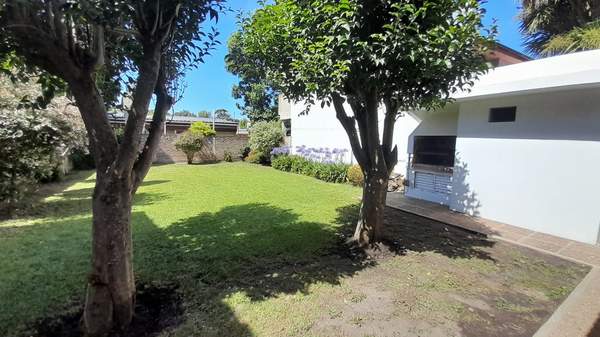 Chalet amplio para 6 personas a 3 cuadras del mar en Santa Clara miniatura 9