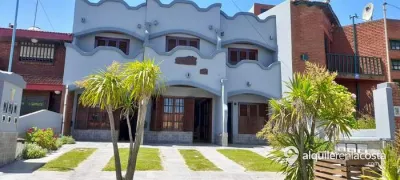 Dúplex a pasos del mar para 6 personas con parque y parrilla