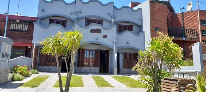 Dúplex a pasos del mar para 6 personas con parque y parrilla