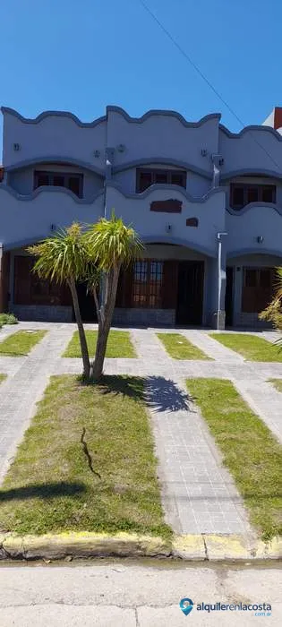 Dúplex a pasos del mar para 6 personas con parque y parrilla foto 2