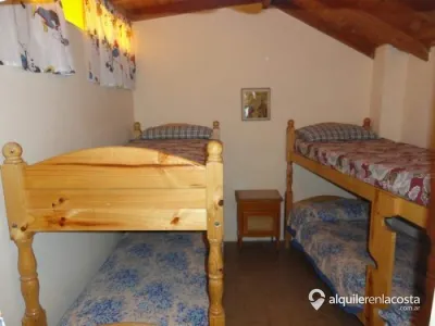 Chalet a 130 metros de la playa con parque y parrilla foto 5