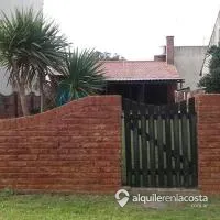 Chalet para 6 personas frente al mar con parque y parrilla