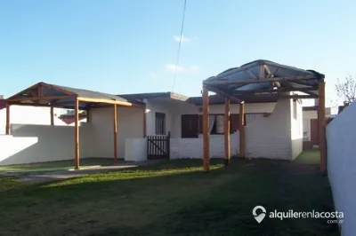 Casa americana a 50 metros del mar en Santa Clara del Mar
