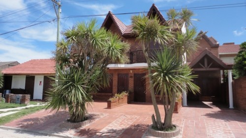 Departamento a metros del mar con vista y patio con parrilla miniatura 3