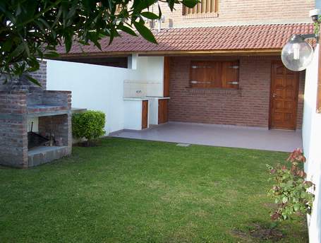 Dúplex de 2 plantas a 70 metros del mar con parque y parrilla miniatura 3