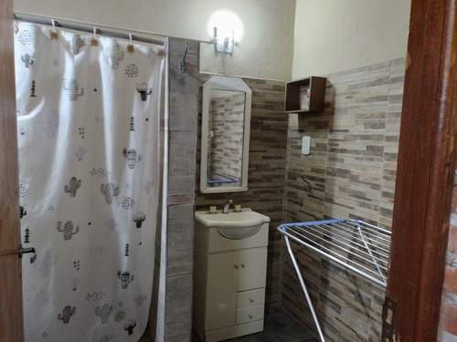 Monoambiente para 3 personas con WiFi y freezer en Santa Clara del Mar miniatura 6