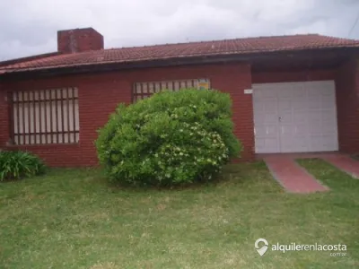 Chalet a 50 metros del mar con garage y parrilla