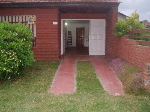 Chalet a 50 metros del mar con garage y parrilla miniatura 3