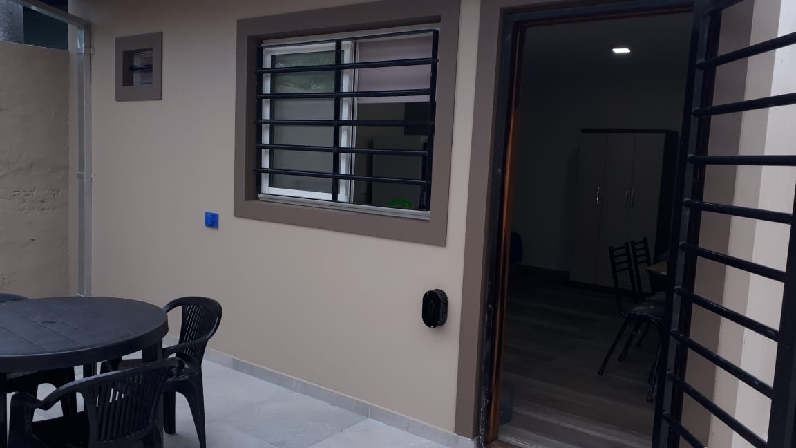 Monoambiente con patio y parrilla a 1 cuadra del mar en Santa Clara del Mar