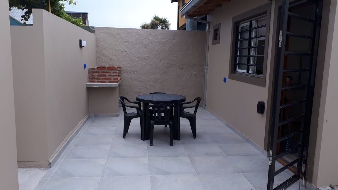 Monoambiente con patio y parrilla a 1 cuadra del mar en Santa Clara del Mar miniatura 10