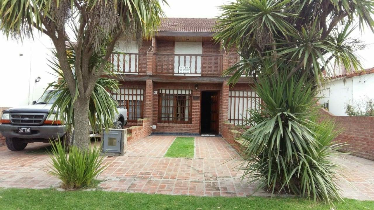 Dúplex amplios cerca del centro y la playa en Santa Clara del Mar