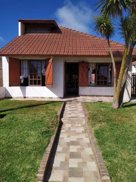 Chalet para 6 personas a 40 metros de la playa en Santa Clara miniatura 4