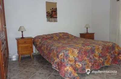 Casa amplia para dos familias con galería y parrilla en Santa Clara del Mar