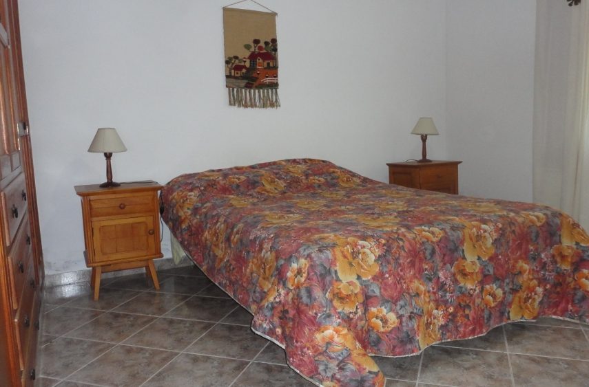 Casa amplia para dos familias con galería y parrilla en Santa Clara del Mar