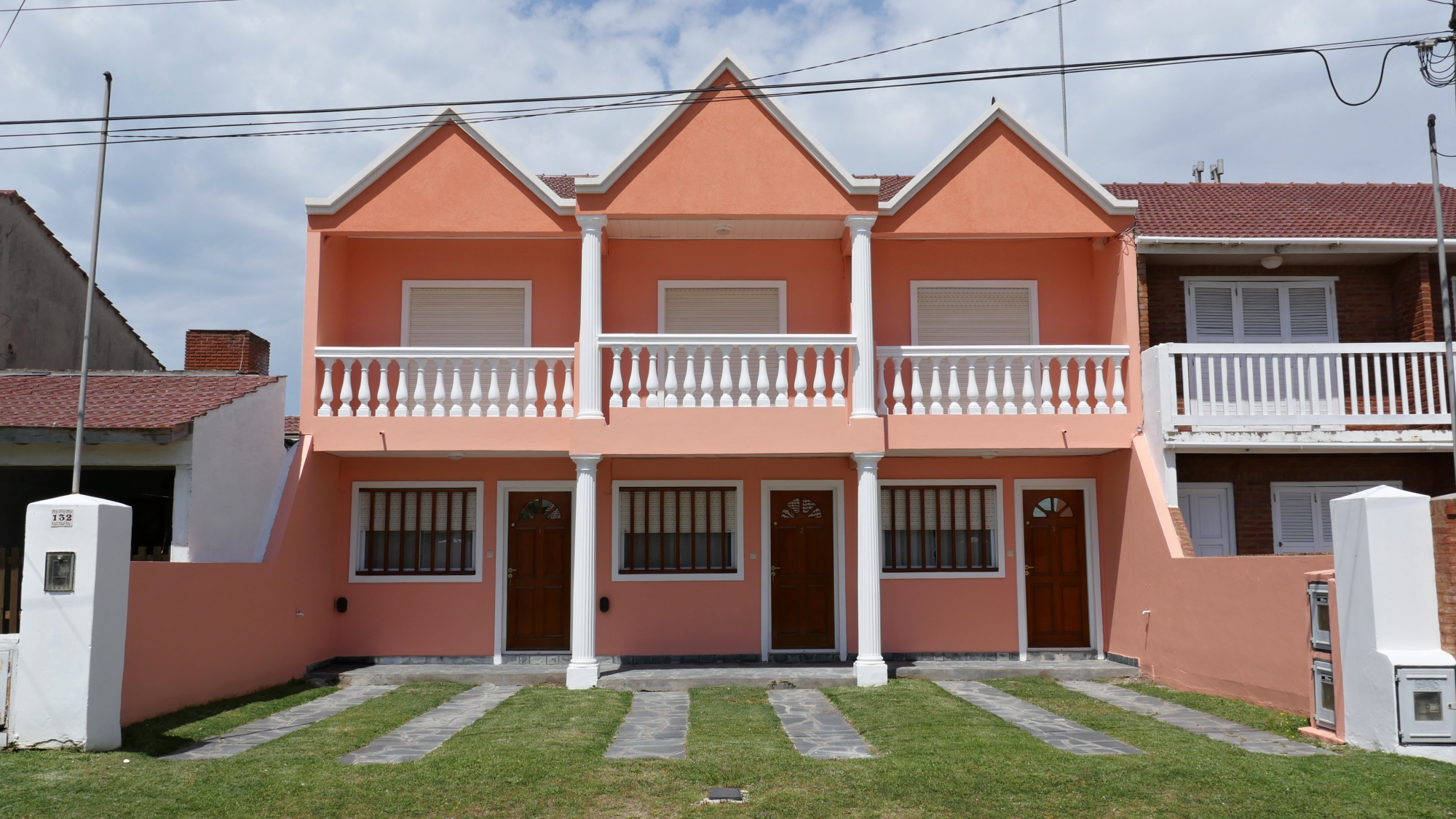 Dúplex con patio y juegos para chicos a 1 cuadra del mar en Santa Clara