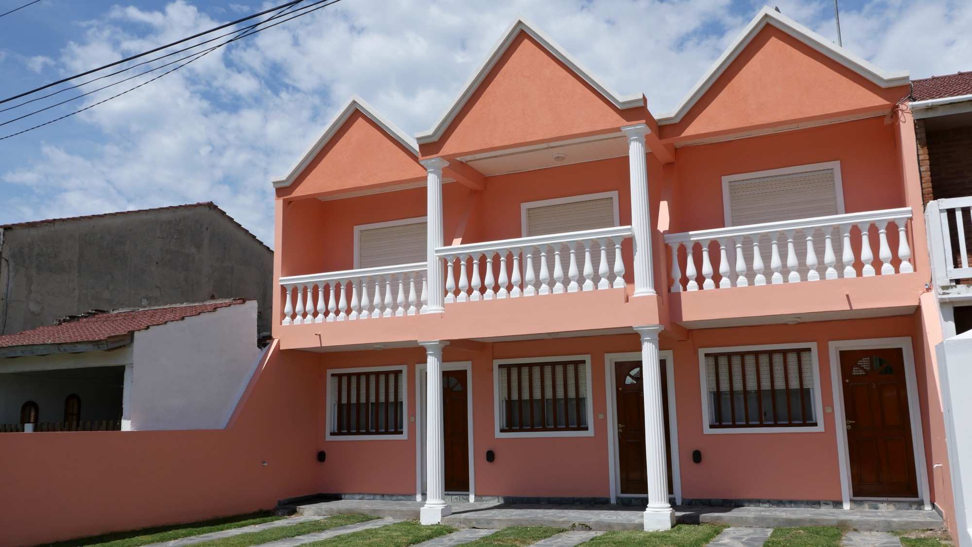 Dúplex con patio y juegos para chicos a 1 cuadra del mar en Santa Clara miniatura 2