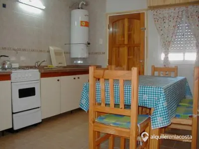 Dúplex con patio y juegos para chicos a 1 cuadra del mar en Santa Clara foto 4