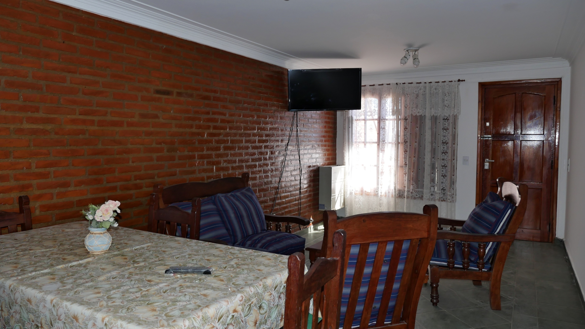 Dúplex para 7 personas a 1,5 cuadras del mar en Santa Clara del Mar miniatura 3