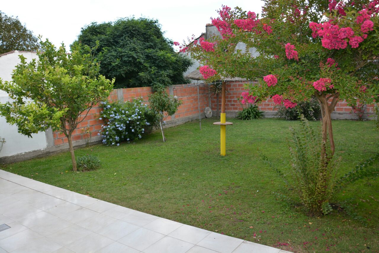 Chalet para 8 personas en zona tranquila de Santa Clara del Mar miniatura 2