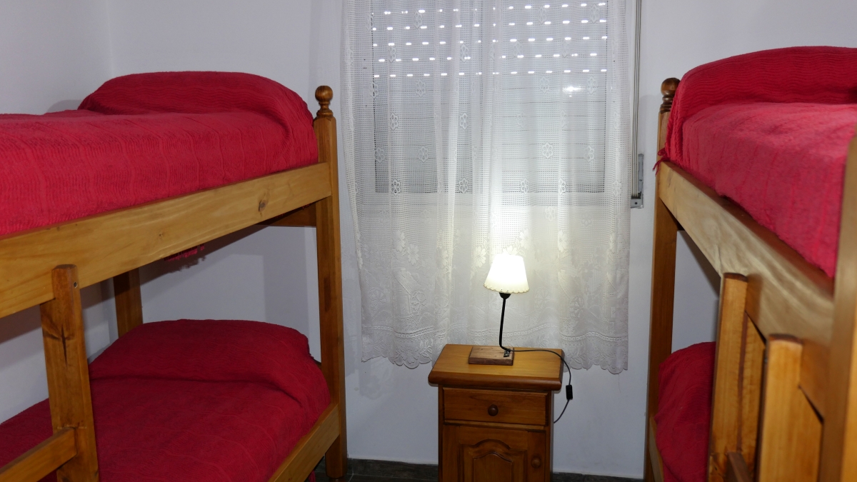 Dúplex de 2 plantas con parque, parrilla y entrada para auto en Santa Clara miniatura 5