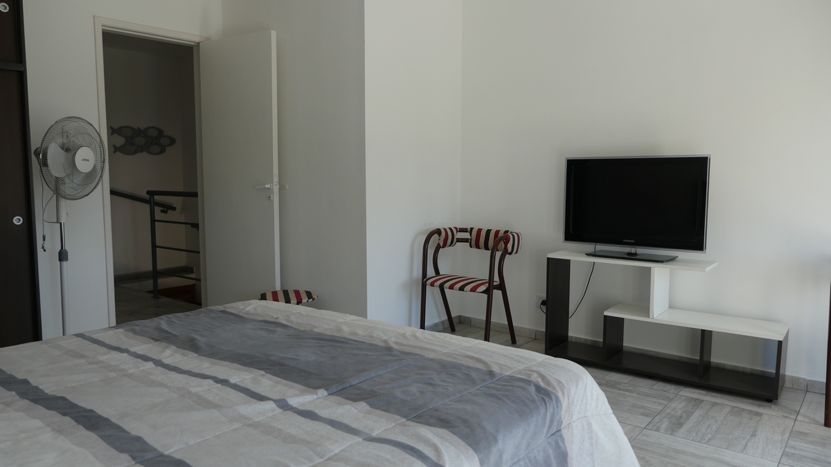 Dúplex a estrenar para 6 personas con WiFi, 2 baños y sommiers miniatura 9