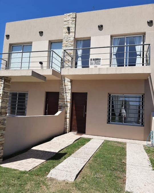 Dúplex para 6 personas con WiFi, parque y parrilla en Santa Clara del Mar miniatura 2