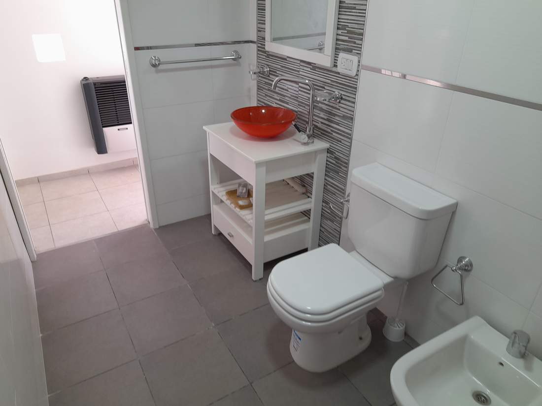 Departamento al fondo para 4 personas a 1,5 cuadras del mar miniatura 8