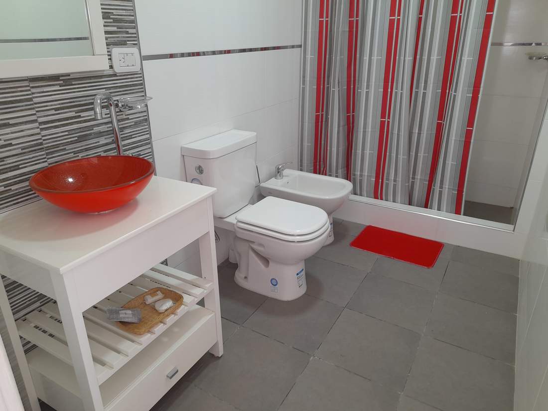 Departamento al fondo para 4 personas a 1,5 cuadras del mar miniatura 9