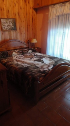 Chalet con parque, parrilla y garage en Santa Clara del Mar miniatura 3