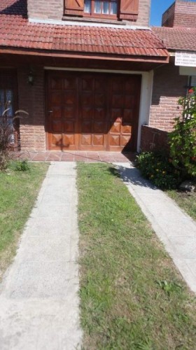 Chalet con parque, parrilla y garage en Santa Clara del Mar miniatura 6