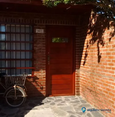 Dúplex bien ubicado cerca de la playa y la avenida principal en Santa Clara