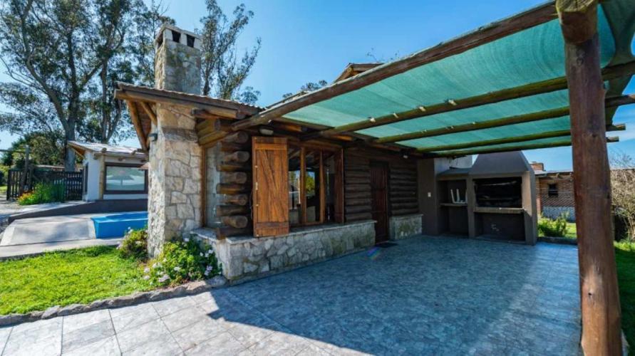 Cabañas con piscina compartida y terraza en Sierra de los Padres miniatura 9